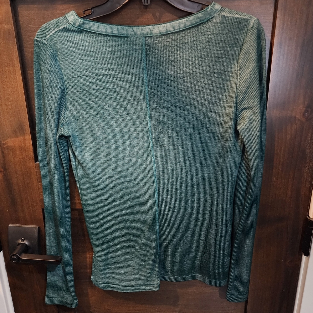 Women's Rock & Republic Long Sleeve Henley Top - Picture 3 of 6